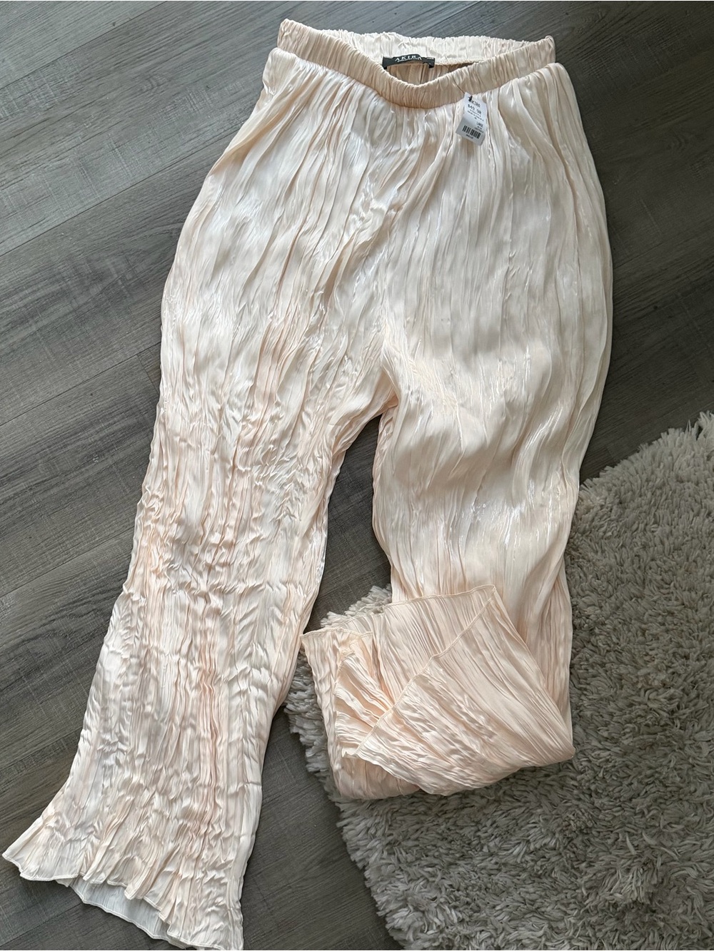 AKIRA Cream Pleated Satin Flowy Long Pants | NWT | Large